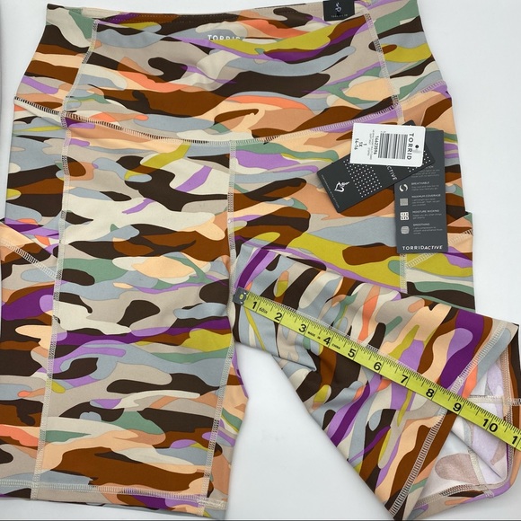 Torrid Women’s Plus Size Multi Camo Active Wicking Bike Short Size 1X - Picture 9 of 12